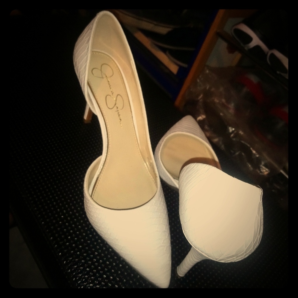 White snake skin pumps